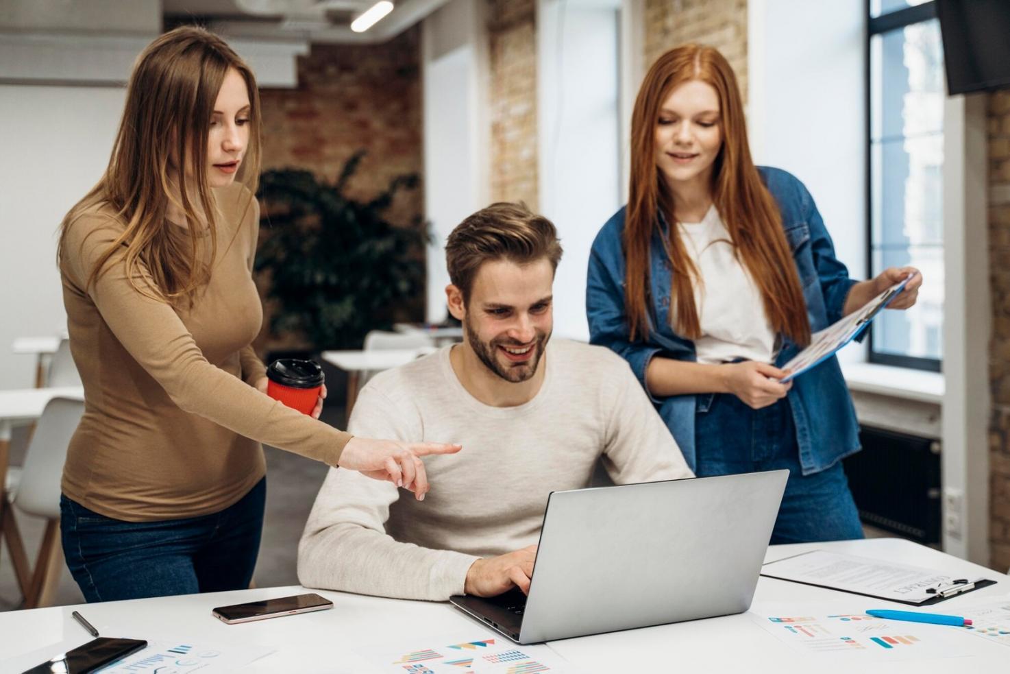 Environnement professionnel d'analyse financière avec outils modernes